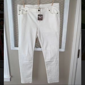 NWT Matilda Jane “Sweet Caroline” White Jeans